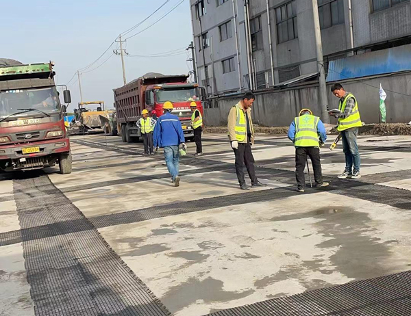 浦北老材料的新故事：玻璃纤维土工格栅如何在‘白改黑’浪潮中重获新生？